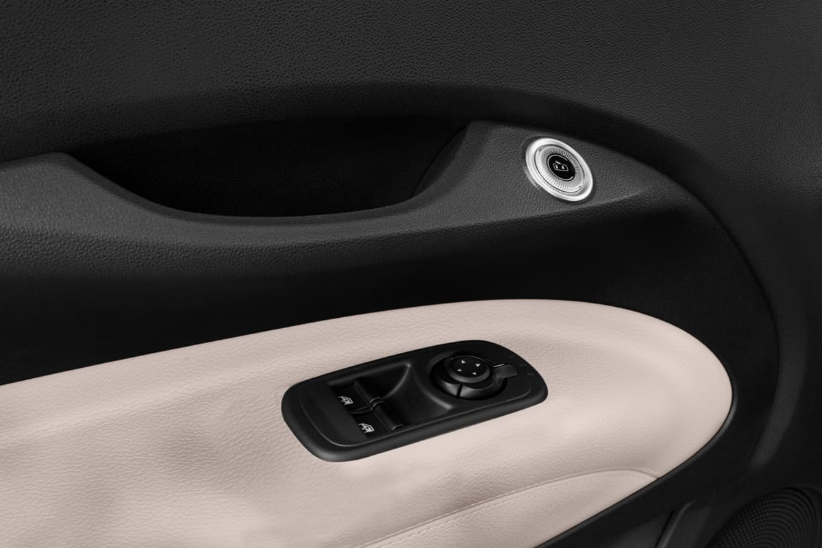 Türsteuerung eines Fiat 500e 3+1 (KI-generiert)