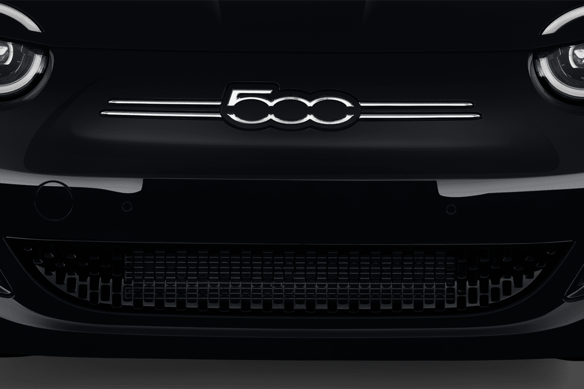 Kühlergrill eines Fiat 500e 3+1 (KI-generiert)