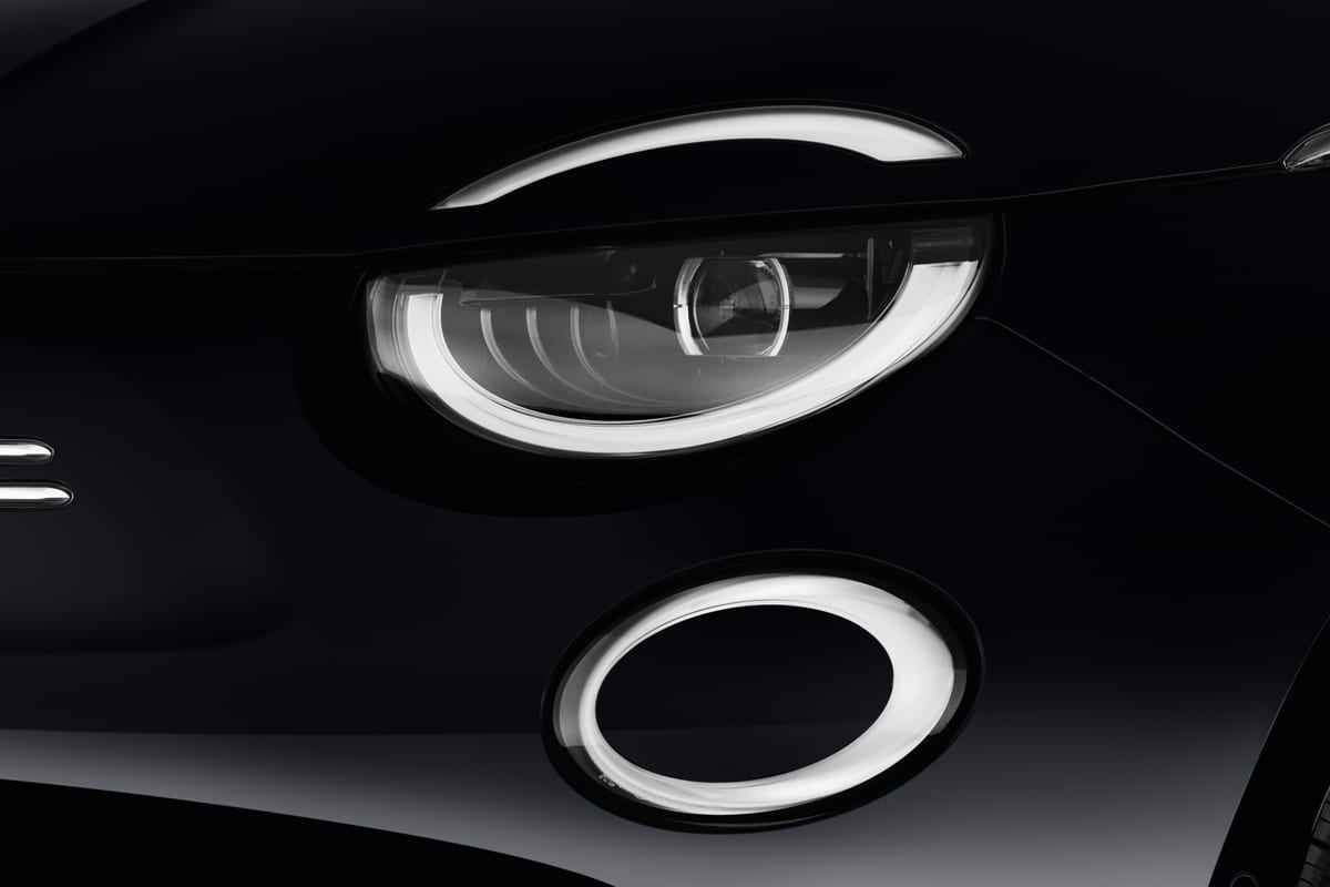 Frontscheinwerfer eines Fiat 500e 3+1 (KI-generiert)