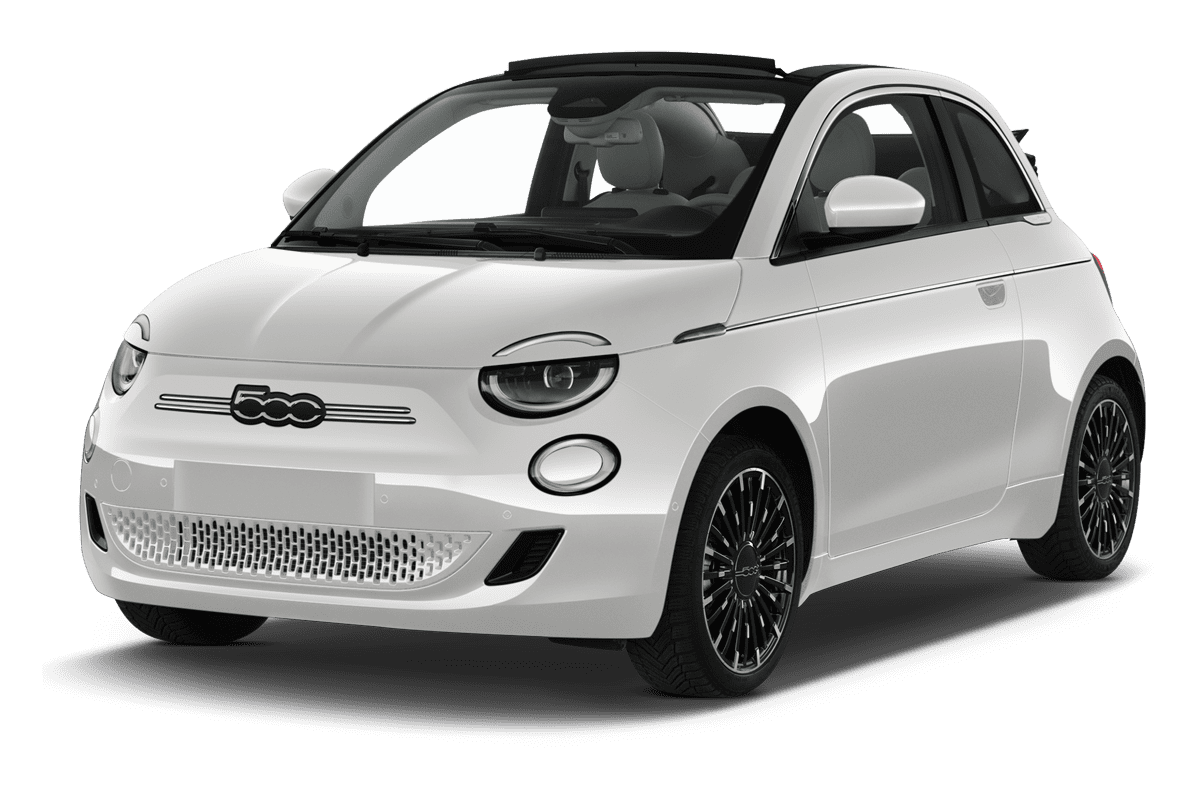 Schräge Frontansicht eines Fiat 500e Cabrio, freigestellt