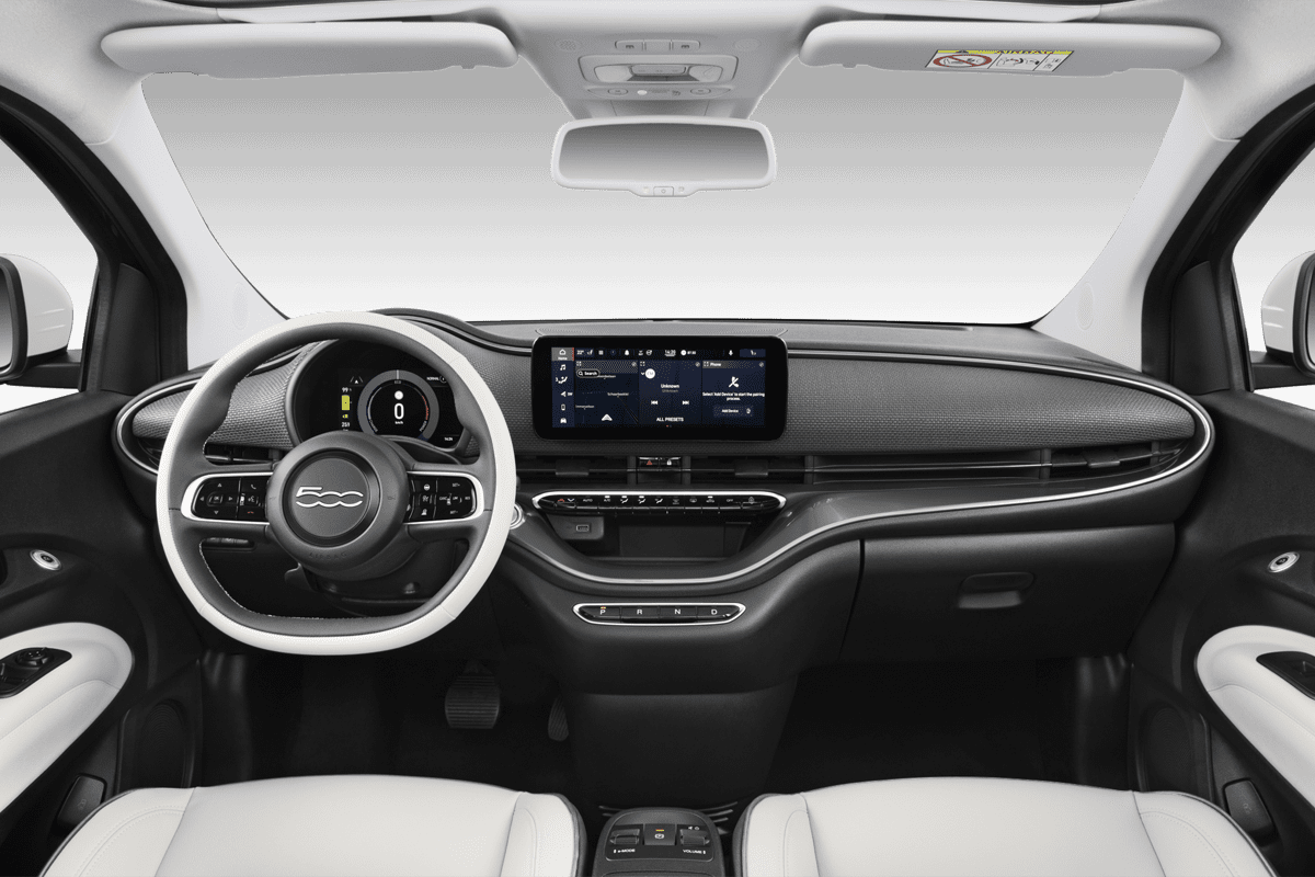 Armaturenbrett eines Fiat 500e Cabrio (KI-generiert)