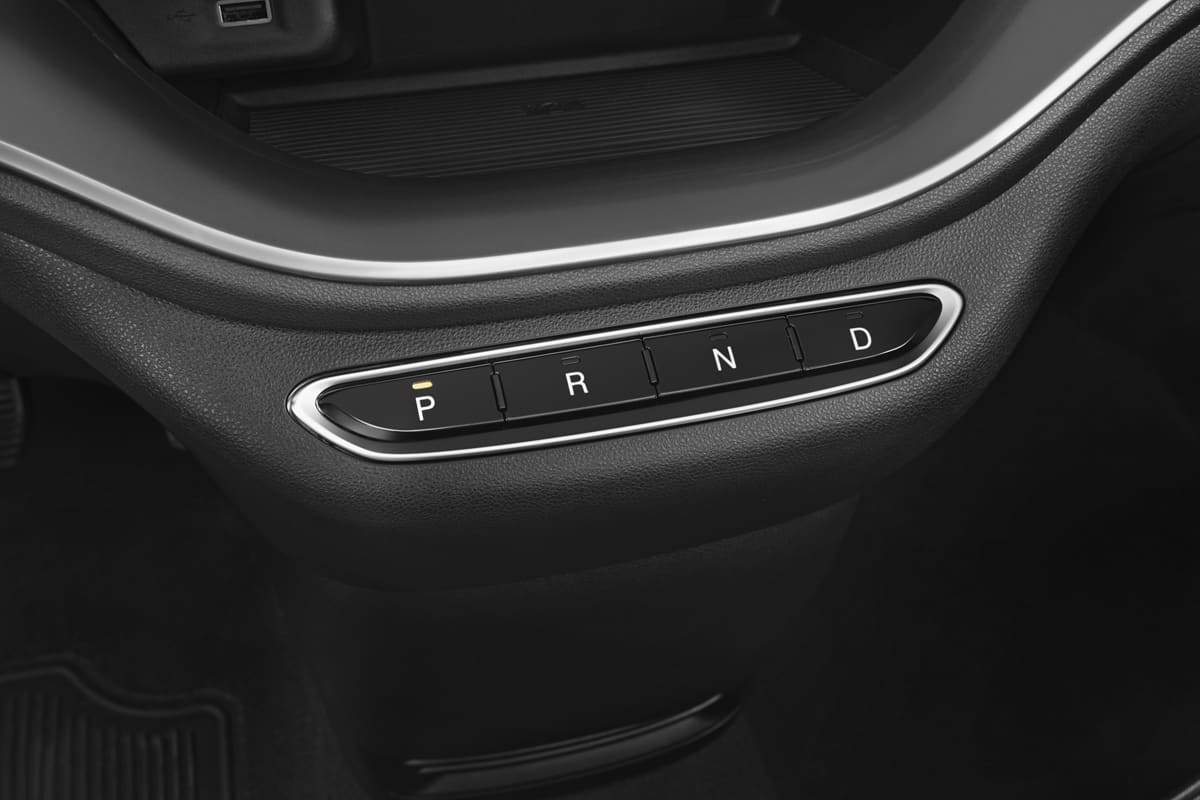 Schaltknüppel eines Fiat 500e Cabrio (KI-generiert)
