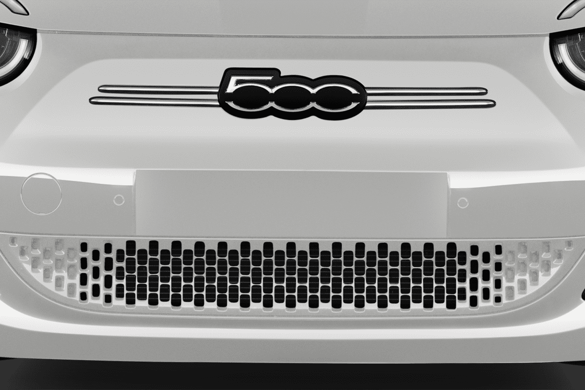 Kühlergrill eines Fiat 500e Cabrio (KI-generiert)
