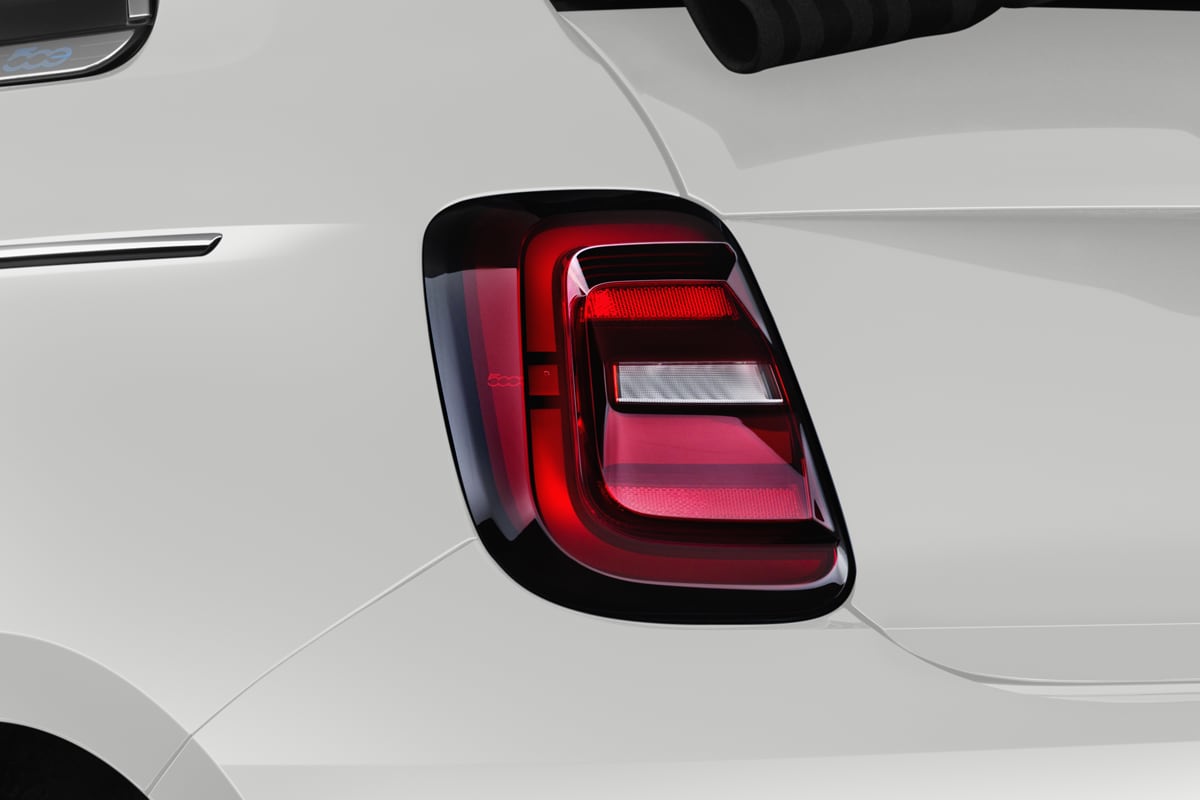 Heckleuchten eines Fiat 500e Cabrio (KI-generiert)