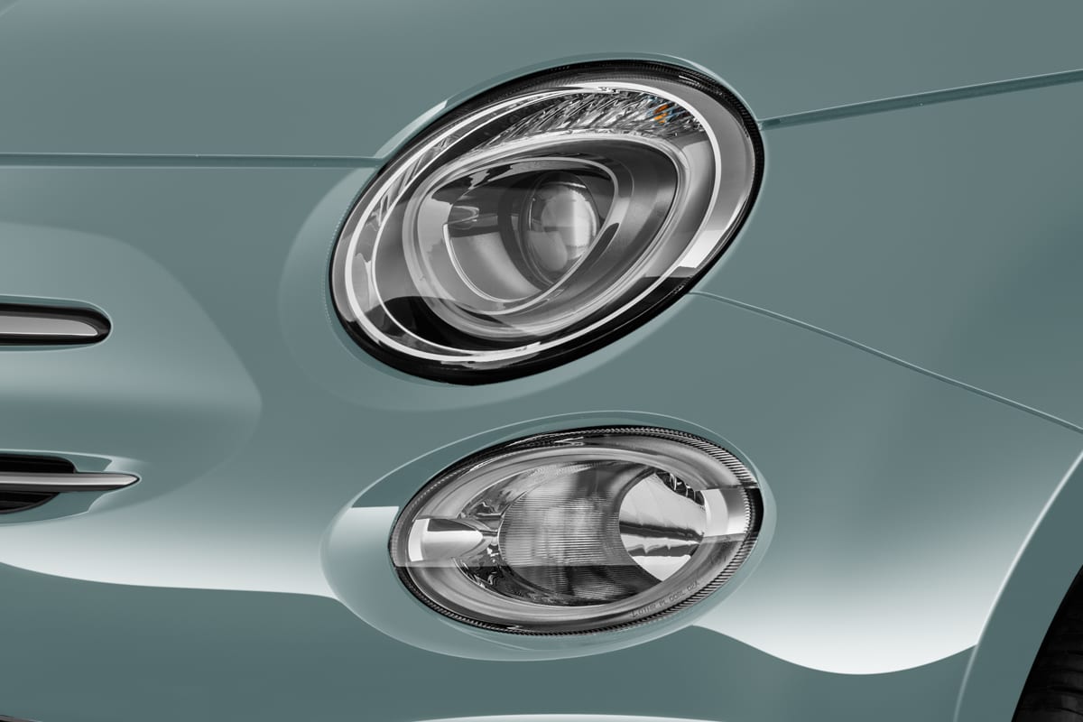 Frontscheinwerfer eines Fiat 500 Hybrid (neues Modell)
