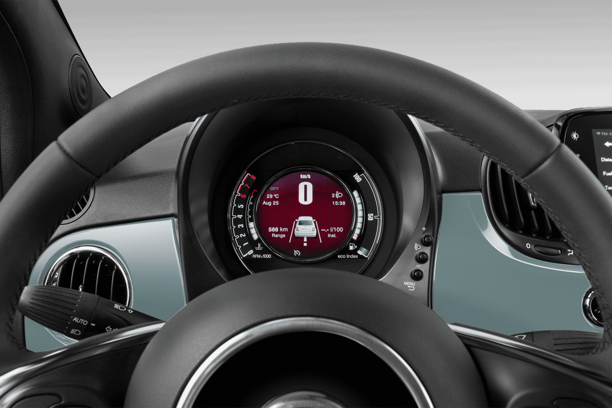 Kombiinstrument eines Fiat 500 Hybrid (neues Modell)