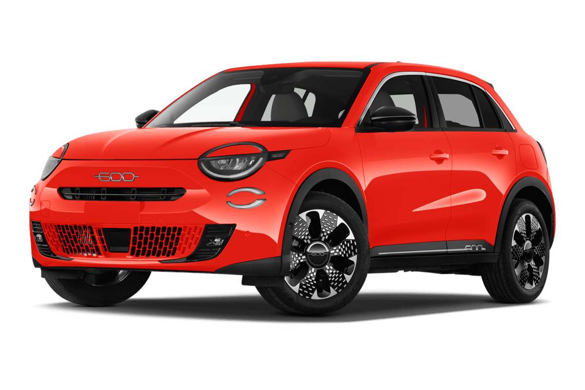 Tiefe, schräge Heckansicht eines Fiat 600, freigestellt