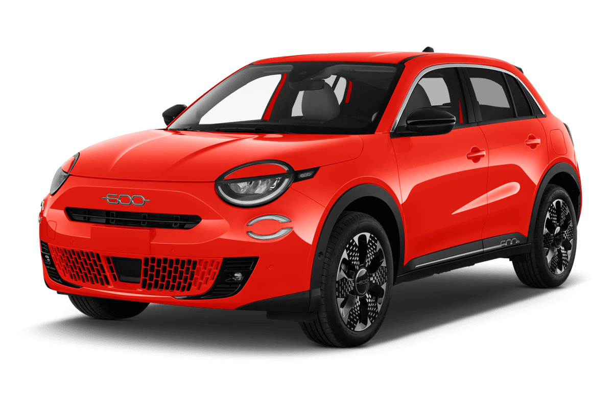 Schräge Frontansicht eines Fiat 600e , freigestellt