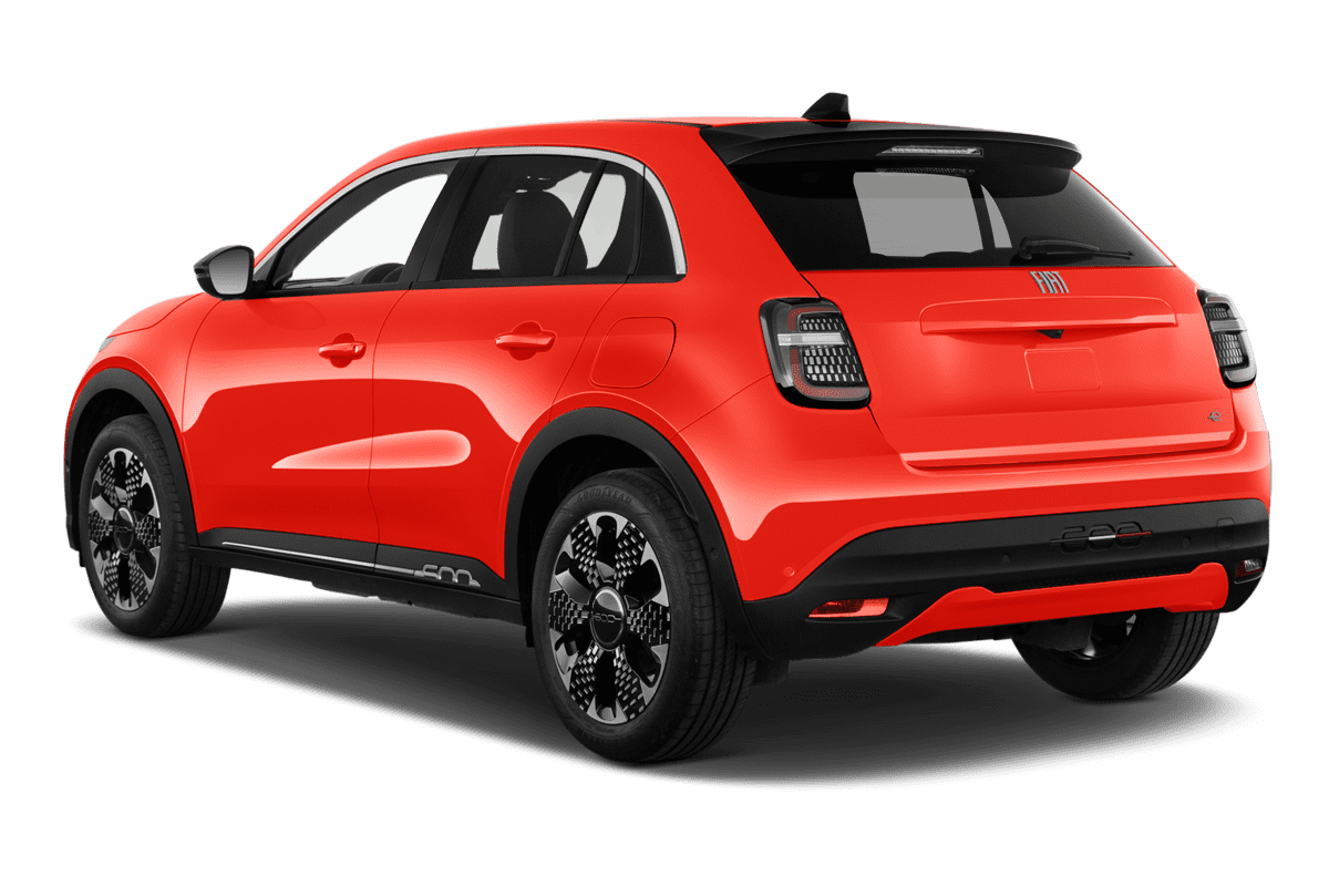 Schräge Heckansicht eines Fiat 600e , freigestellt