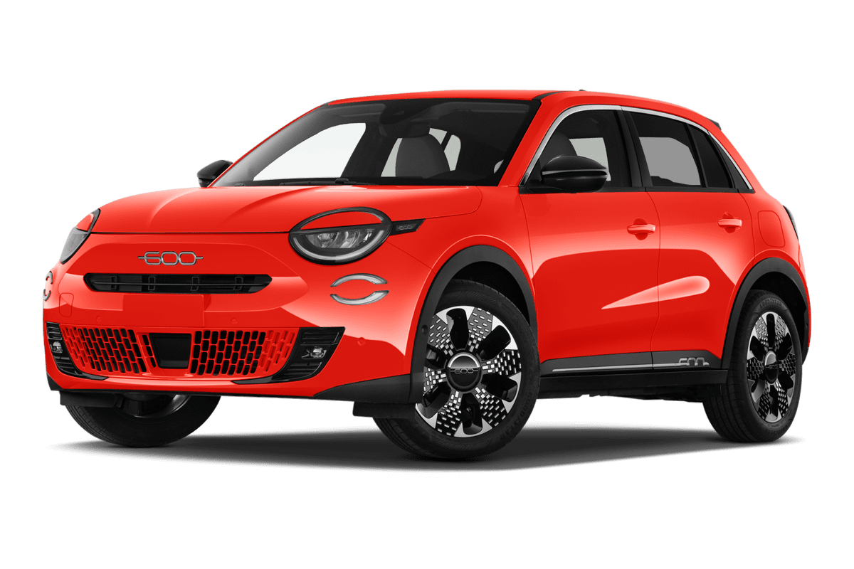 Tiefe, schräge Heckansicht eines Fiat 600e , freigestellt