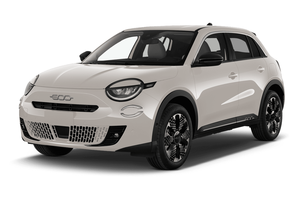Schräge Frontansicht eines Fiat 600e , freigestellt