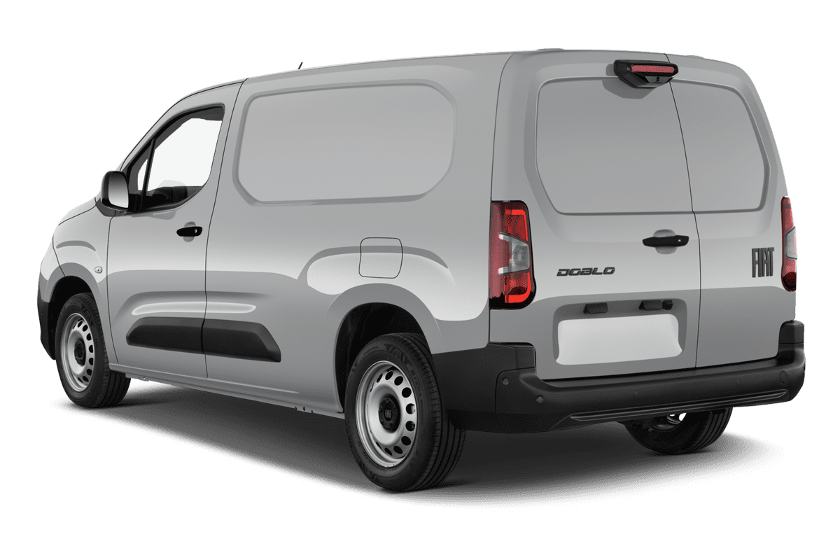 Schräge Heckansicht eines Fiat Doblo, freigestellt