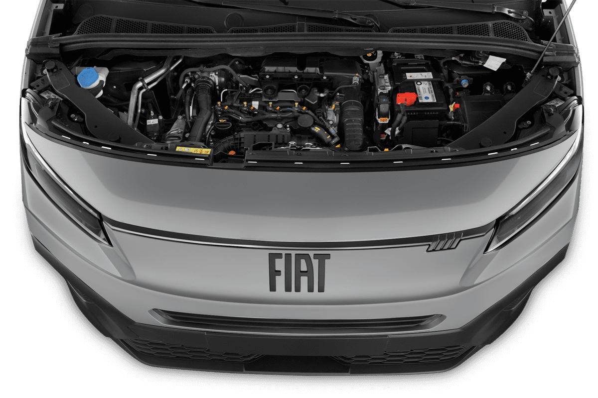 Motorraum eines Fiat Doblo