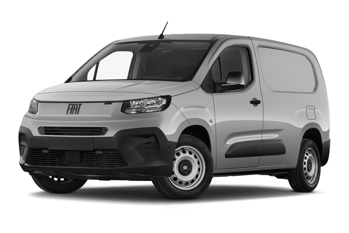 Tiefe, schräge Heckansicht eines Fiat Doblo, freigestellt