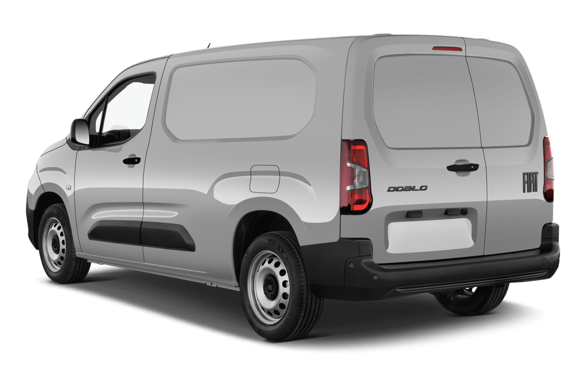 Schräge Heckansicht eines Fiat Doblo, freigestellt