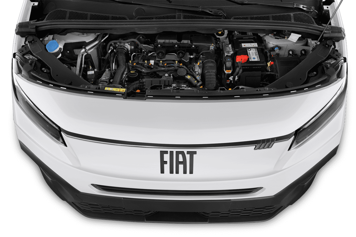 Motorraum eines Fiat Doblo Kombi