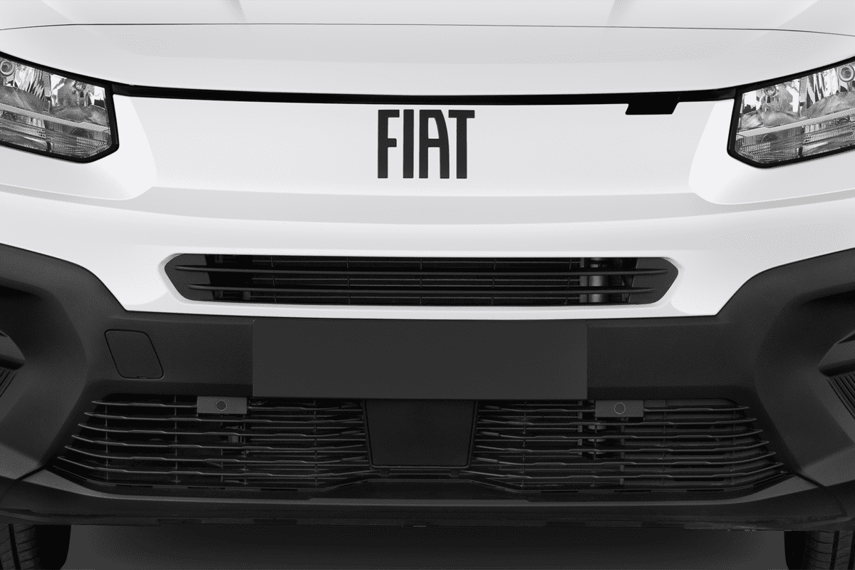 Kühlergrill eines Fiat Doblo Kombi