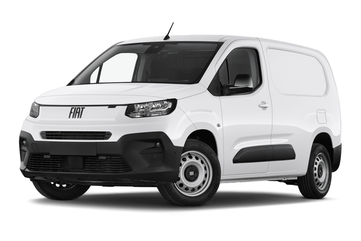 Tiefe, schräge Heckansicht eines Fiat Doblo Kombi, freigestellt