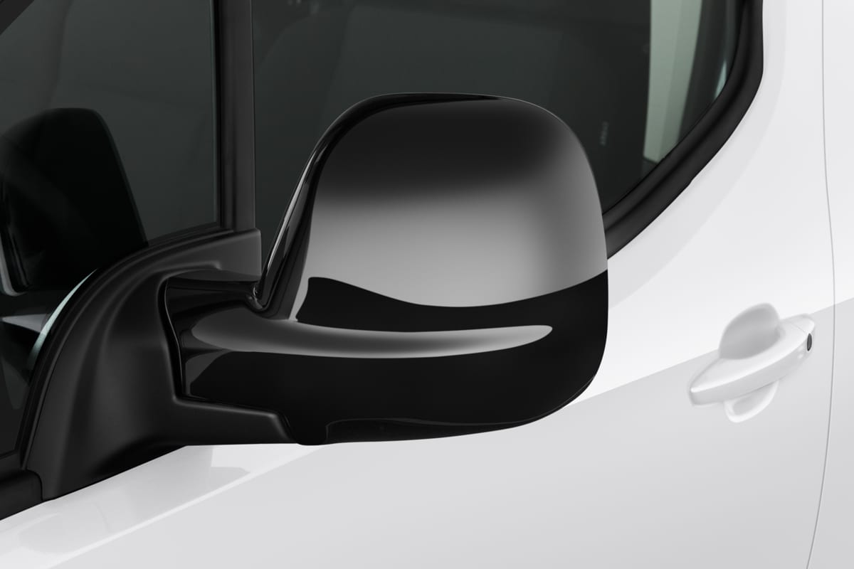 Rückspiegel eines Fiat Doblo Kombi