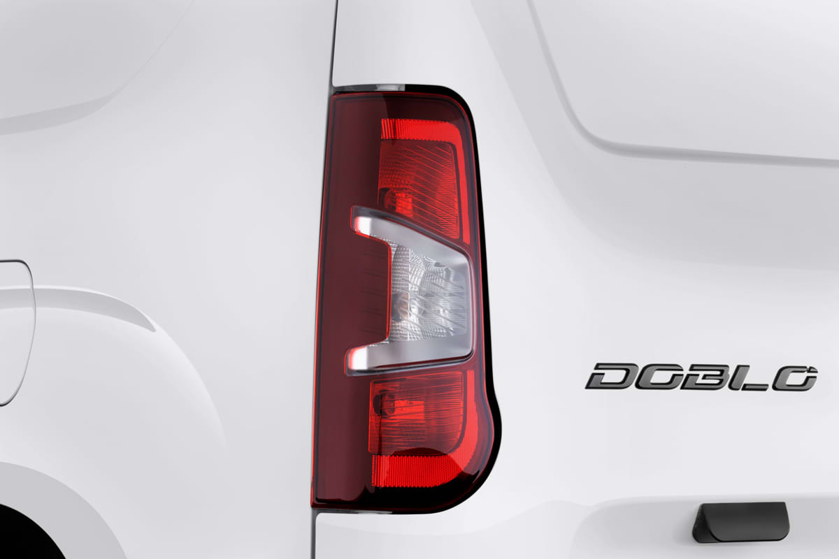 Heckleuchten eines Fiat Doblo Kombi
