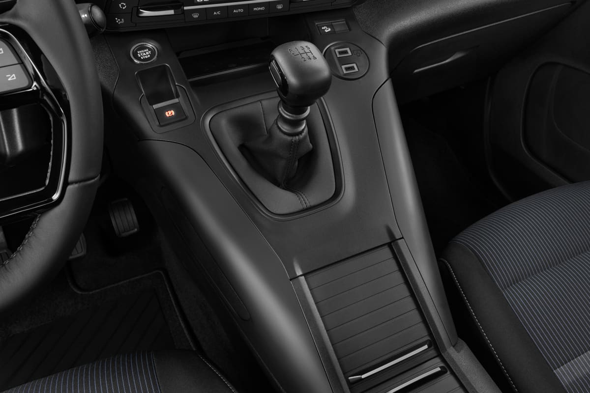 Schaltknüppel eines Fiat Doblo Cargo Kombi