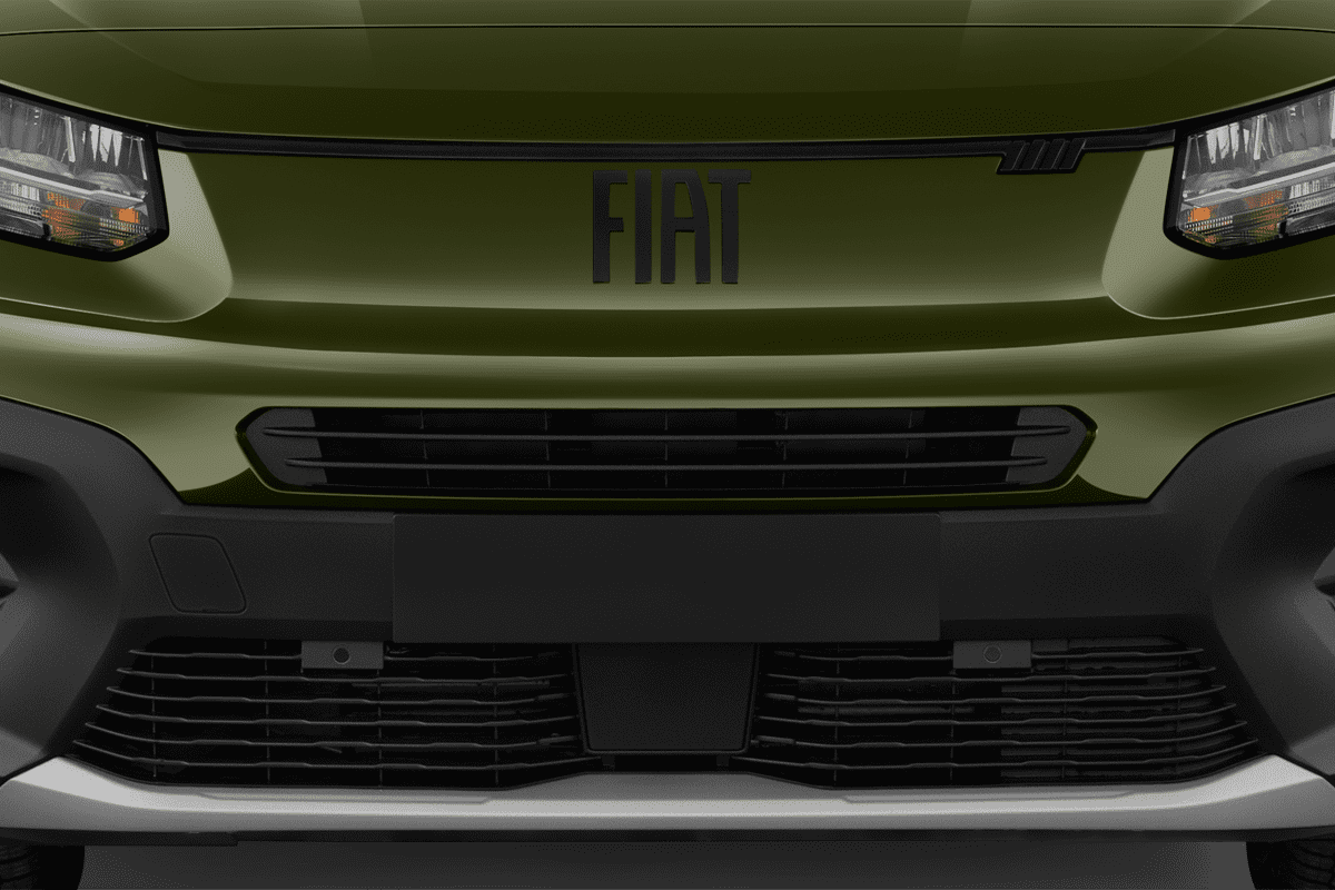 Kühlergrill eines Fiat Doblo Cargo Kombi