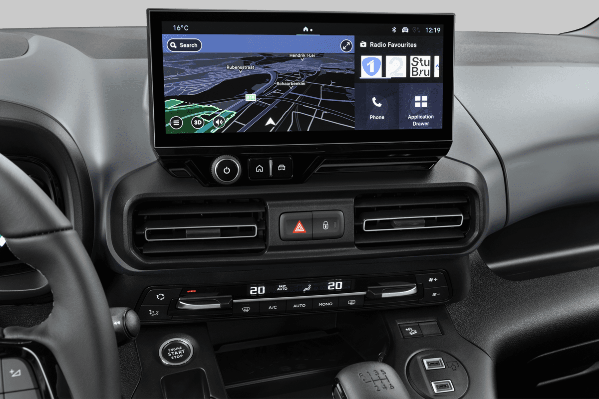 Mittelkonsole eines Fiat Doblo Cargo Kombi