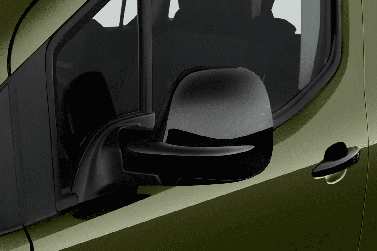Rückspiegel eines Fiat Doblo Cargo Kombi