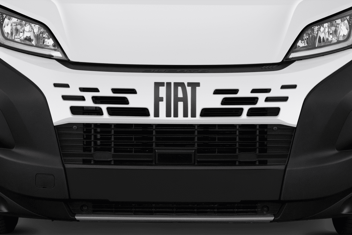 Kühlergrill eines Fiat Ducato Kastenwagen