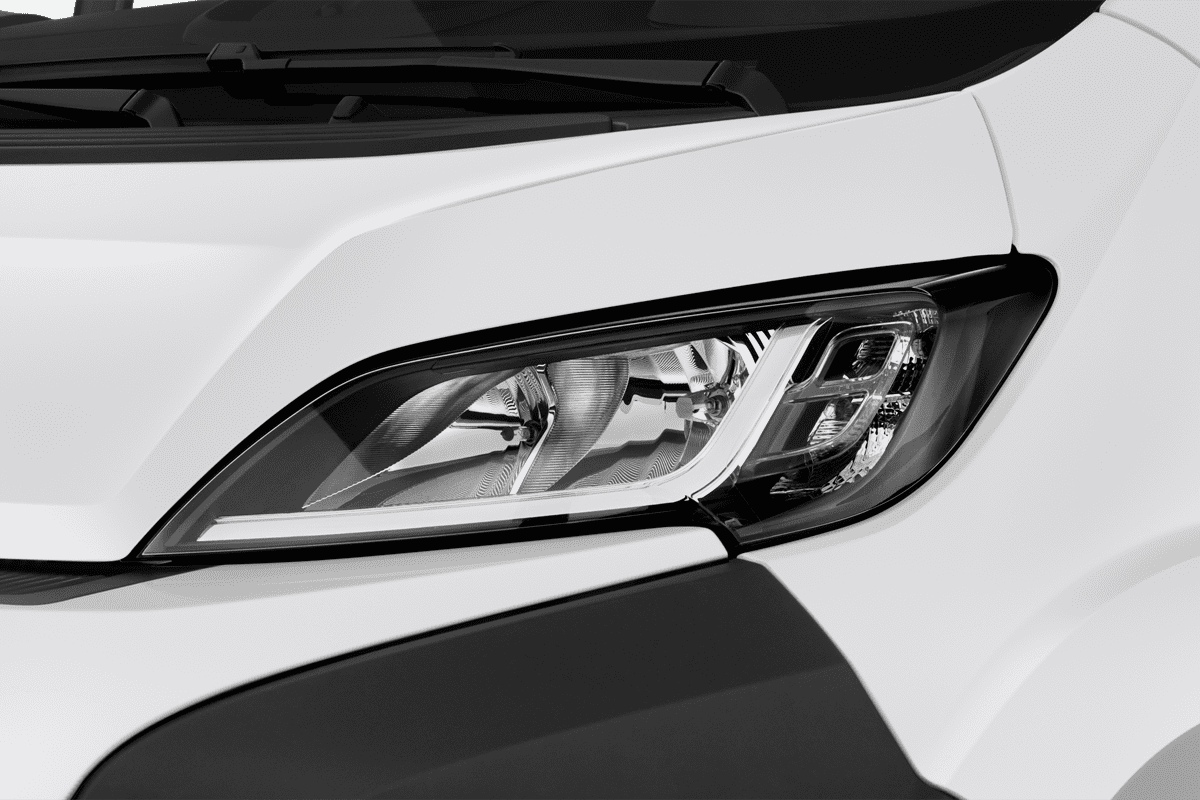 Frontscheinwerfer eines Fiat Ducato Kastenwagen