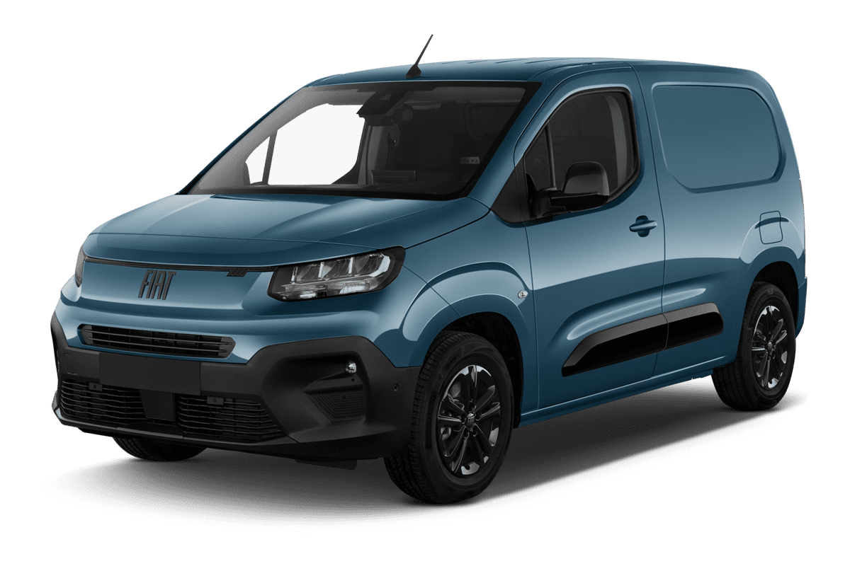 Schräge Frontansicht eines Fiat E-Doblo, freigestellt