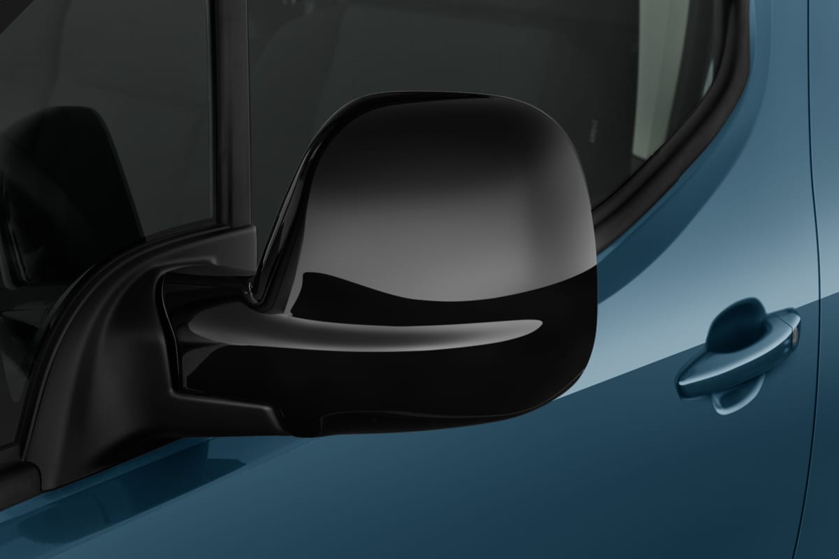 Rückspiegel eines Fiat E-Doblo