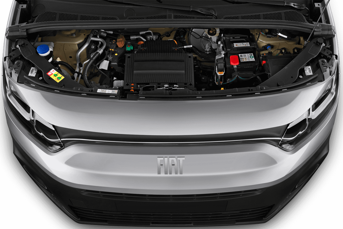 Motorraum eines Fiat E-Doblo