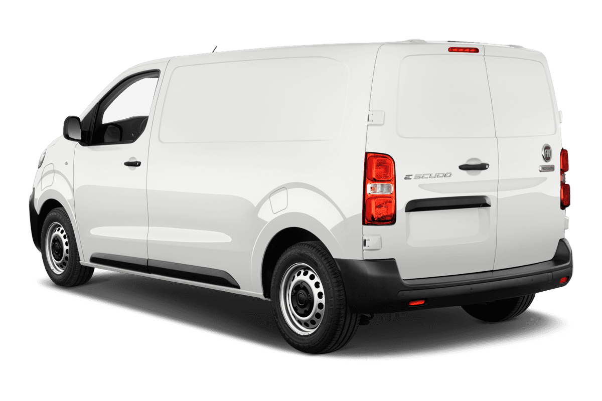 Schräge Heckansicht eines Fiat E-Scudo Kastenwagen, freigestellt