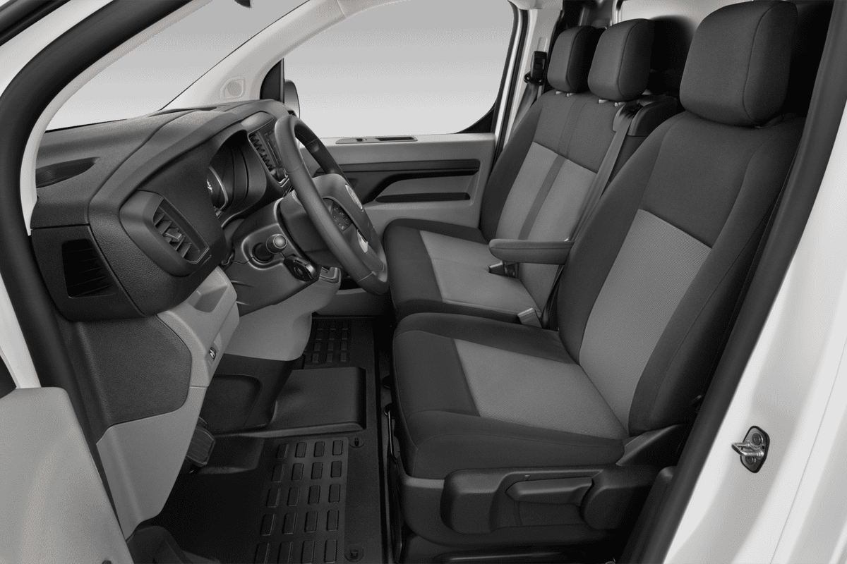 Vordersitze eines Fiat E-Scudo Kastenwagen