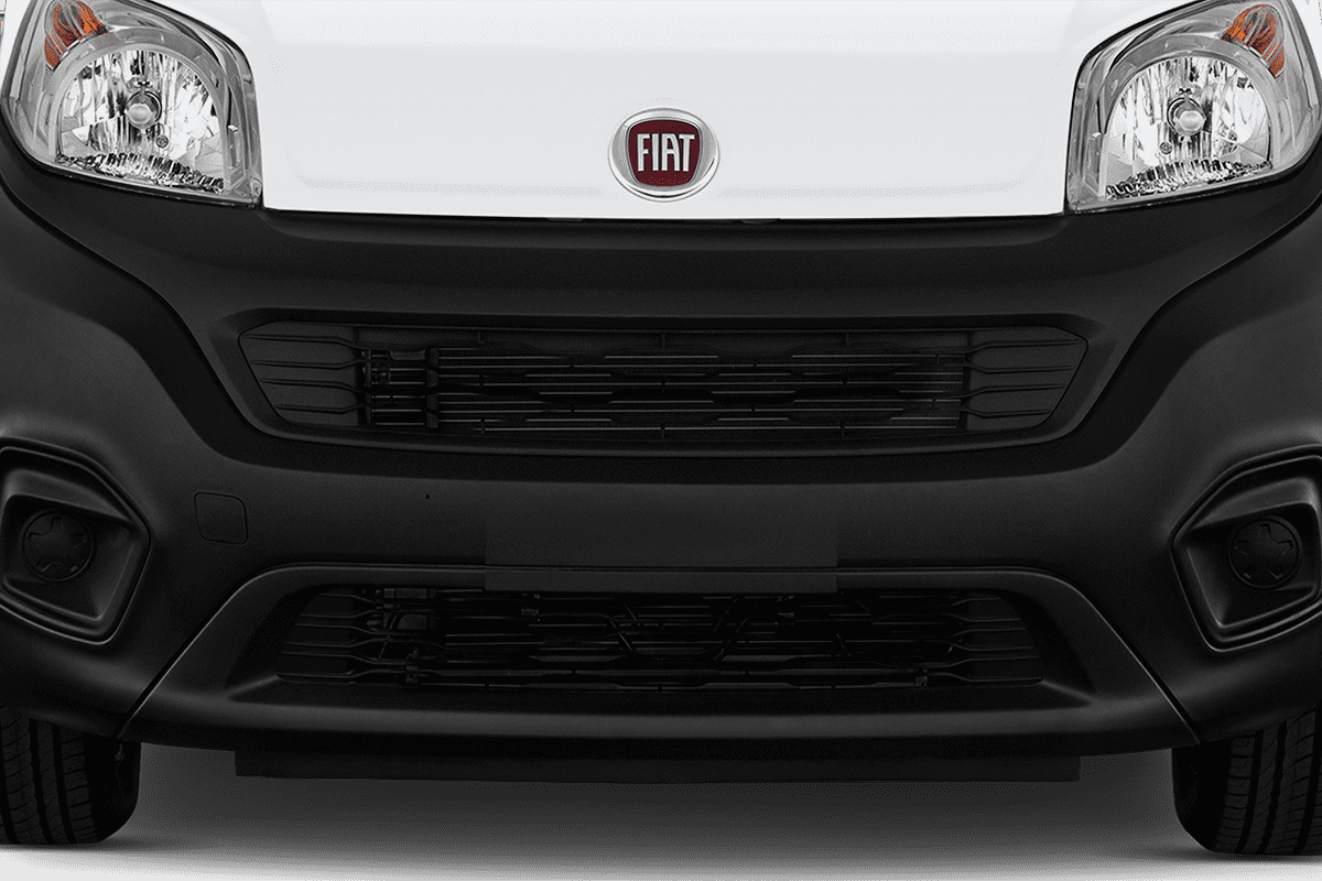 Kühlergrill eines Fiat Fiorino Kombi
