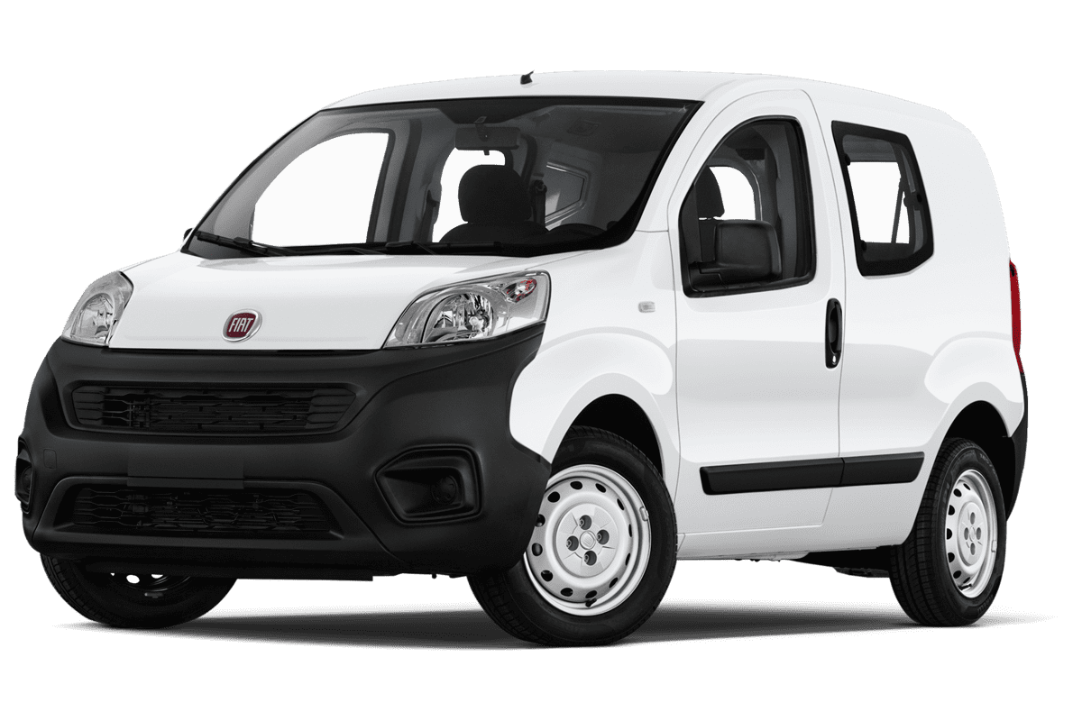 Tiefe, schräge Heckansicht eines Fiat Fiorino Kombi, freigestellt