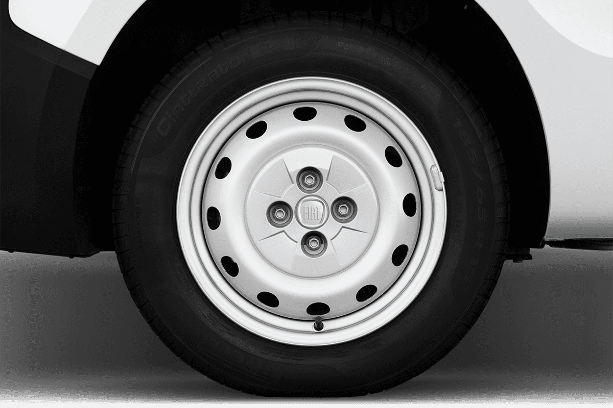 Radkappe oder Felge eines Fiat Fiorino Kombi