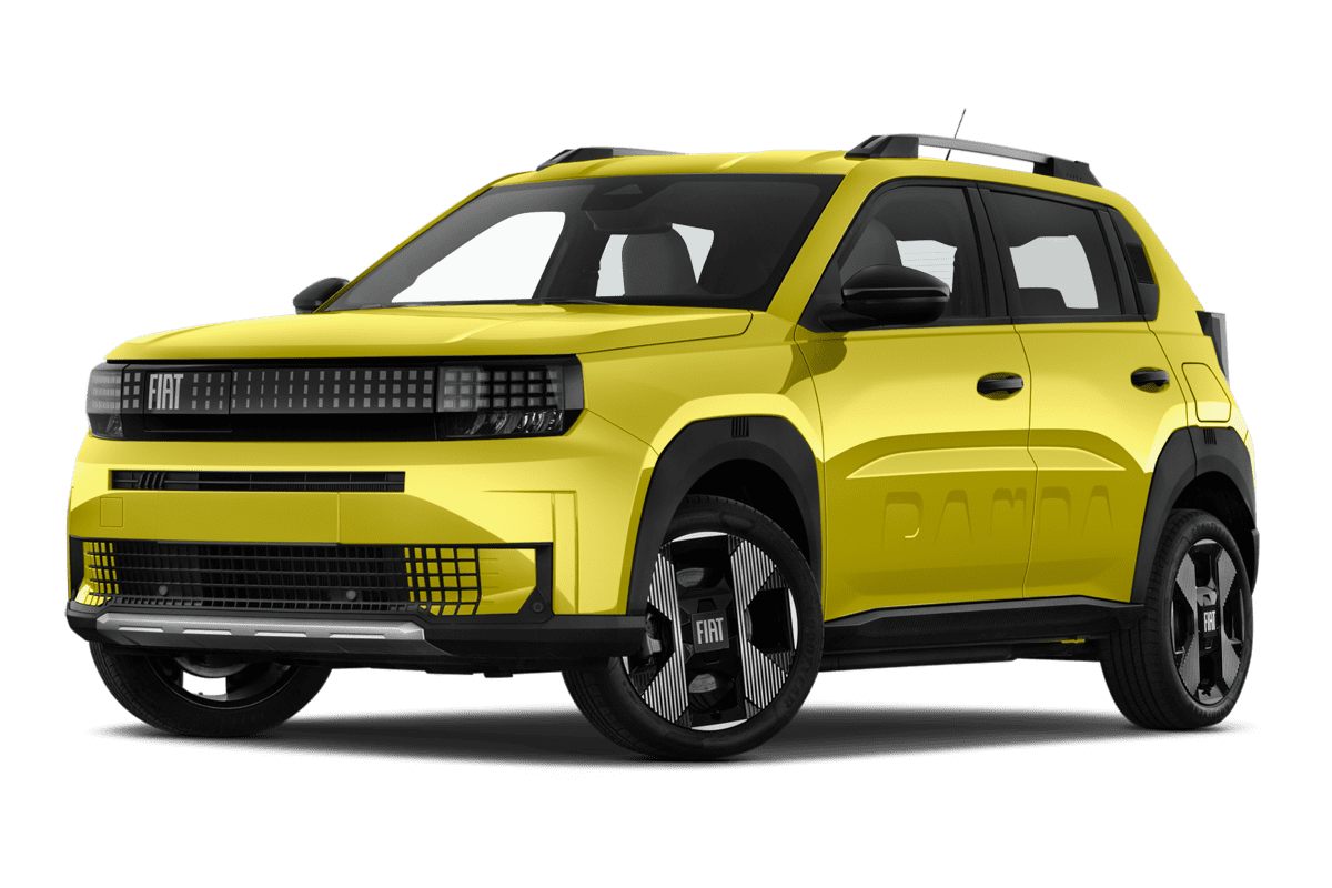 Tiefe, schräge Heckansicht eines Fiat Grande Panda Elektro (neues Modell), freigestellt