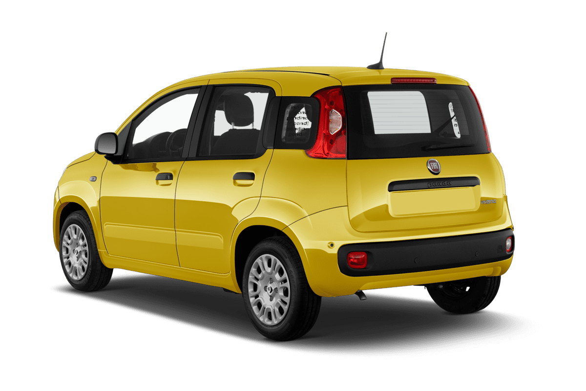 Schräge Heckansicht eines Fiat Pandina Hybrid, freigestellt