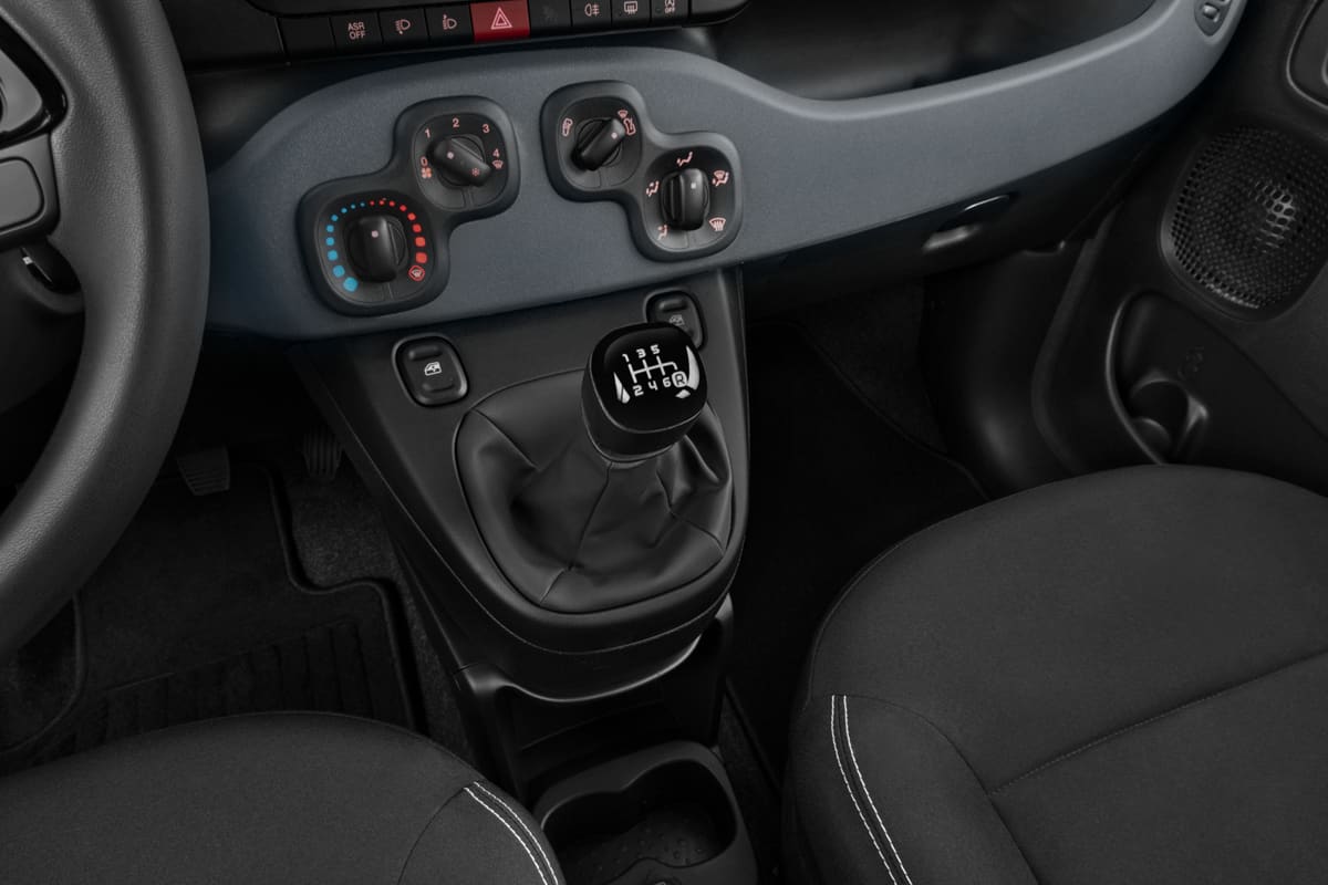 Schaltknüppel eines Fiat Pandina Hybrid