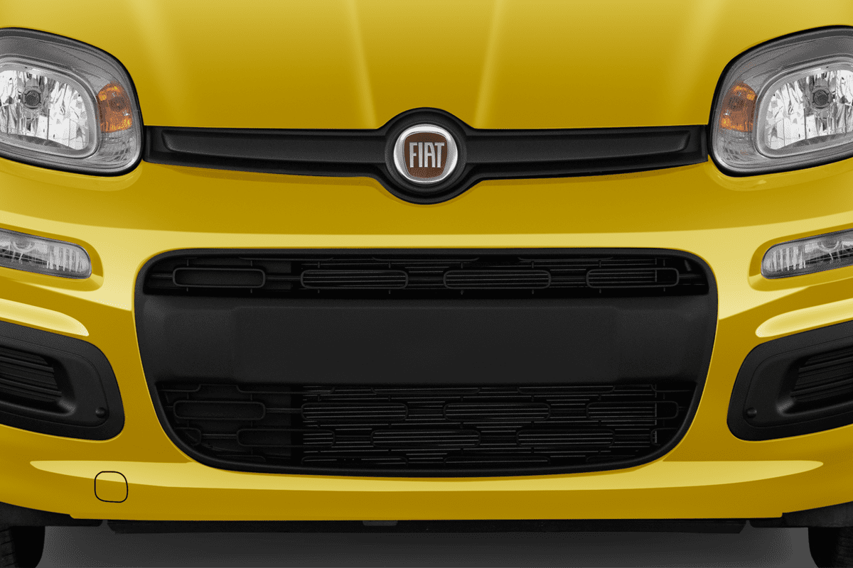 Kühlergrill eines Fiat Pandina Hybrid
