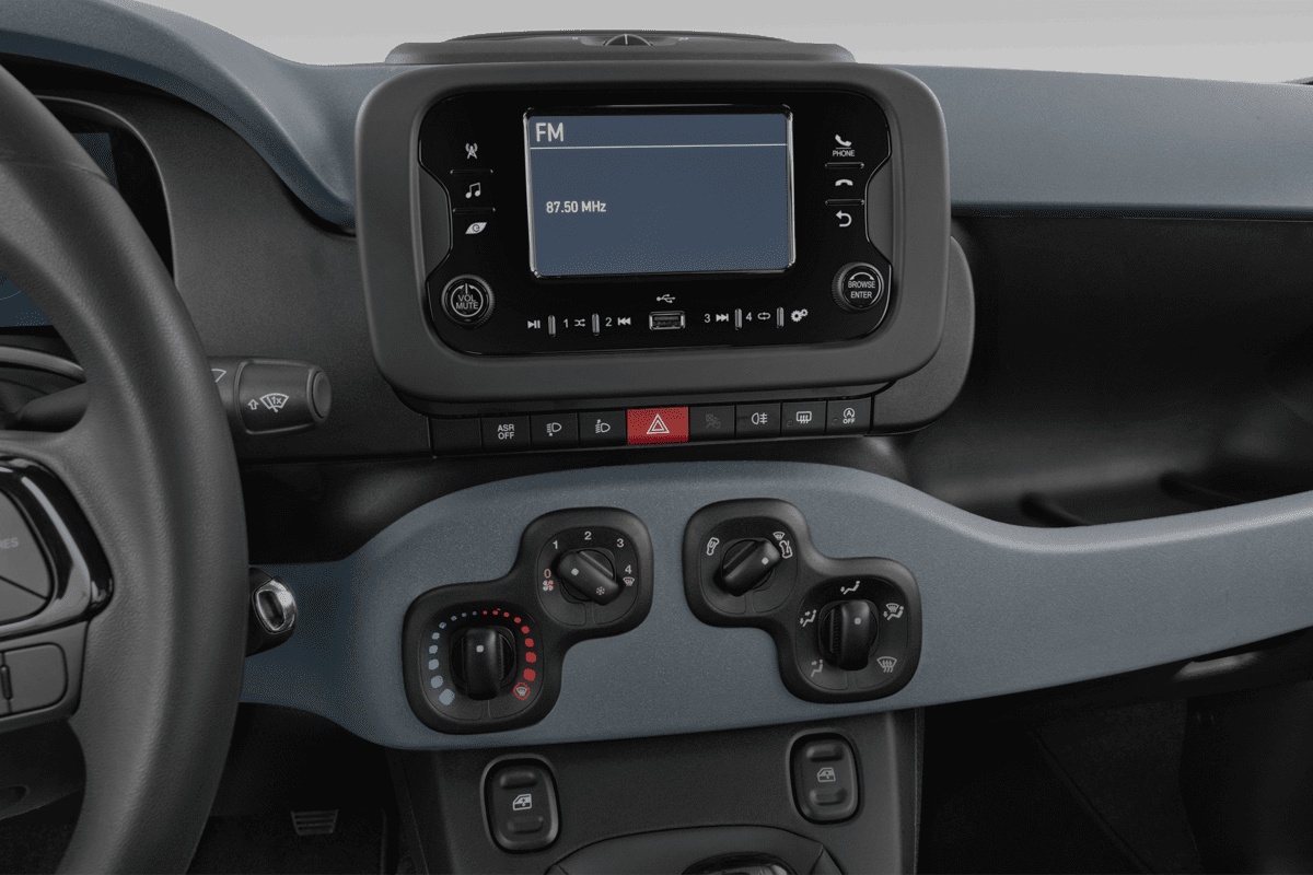 Mittelkonsole eines Fiat Pandina Hybrid