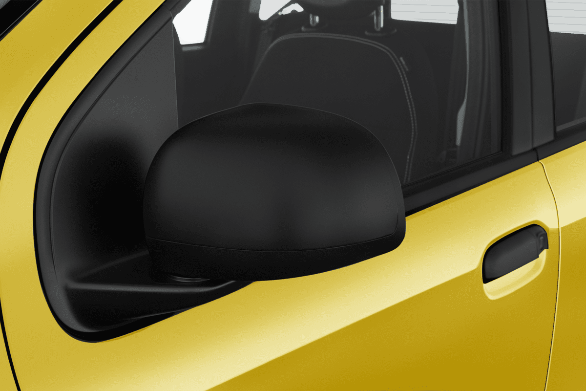 Rückspiegel eines Fiat Pandina Hybrid