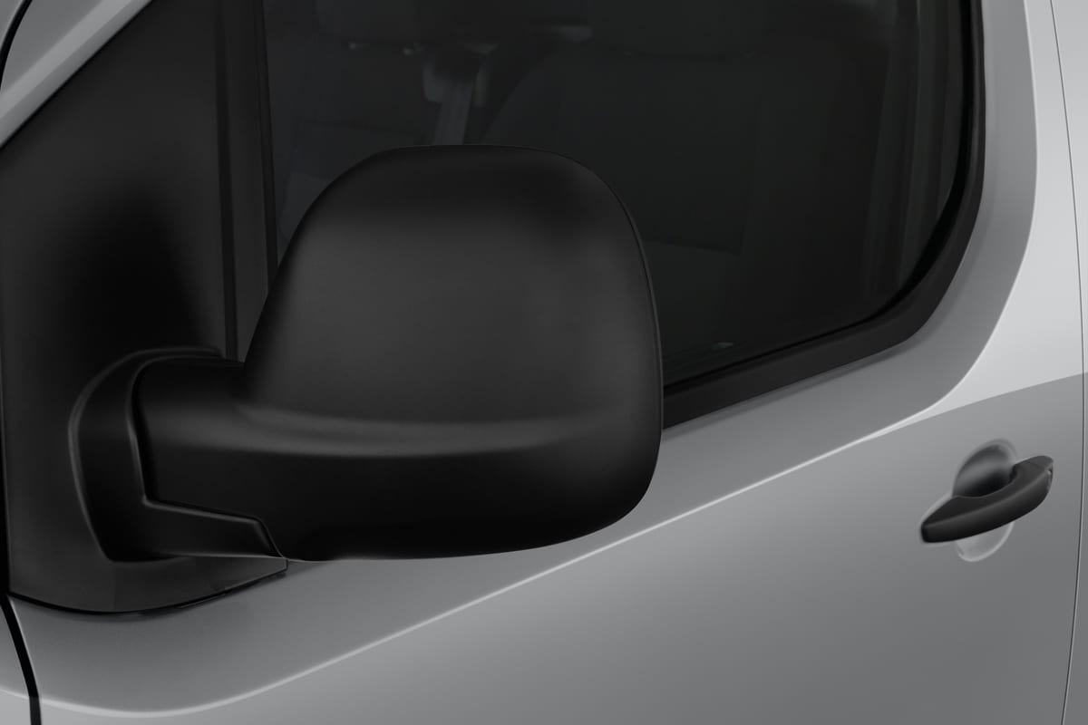 Rückspiegel eines Fiat Scudo Kombi