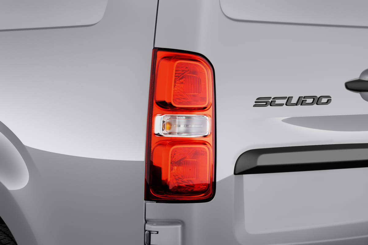 Heckleuchten eines Fiat Scudo Kombi