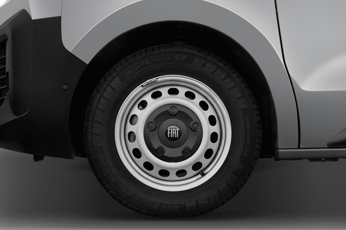 Radkappe oder Felge eines Fiat Scudo Kombi