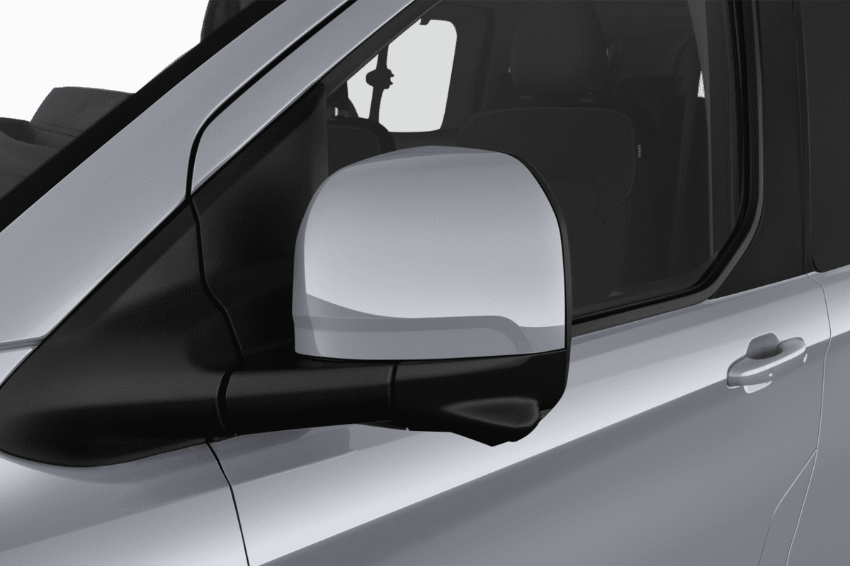 Rückspiegel eines Ford E-Tourneo Custom 