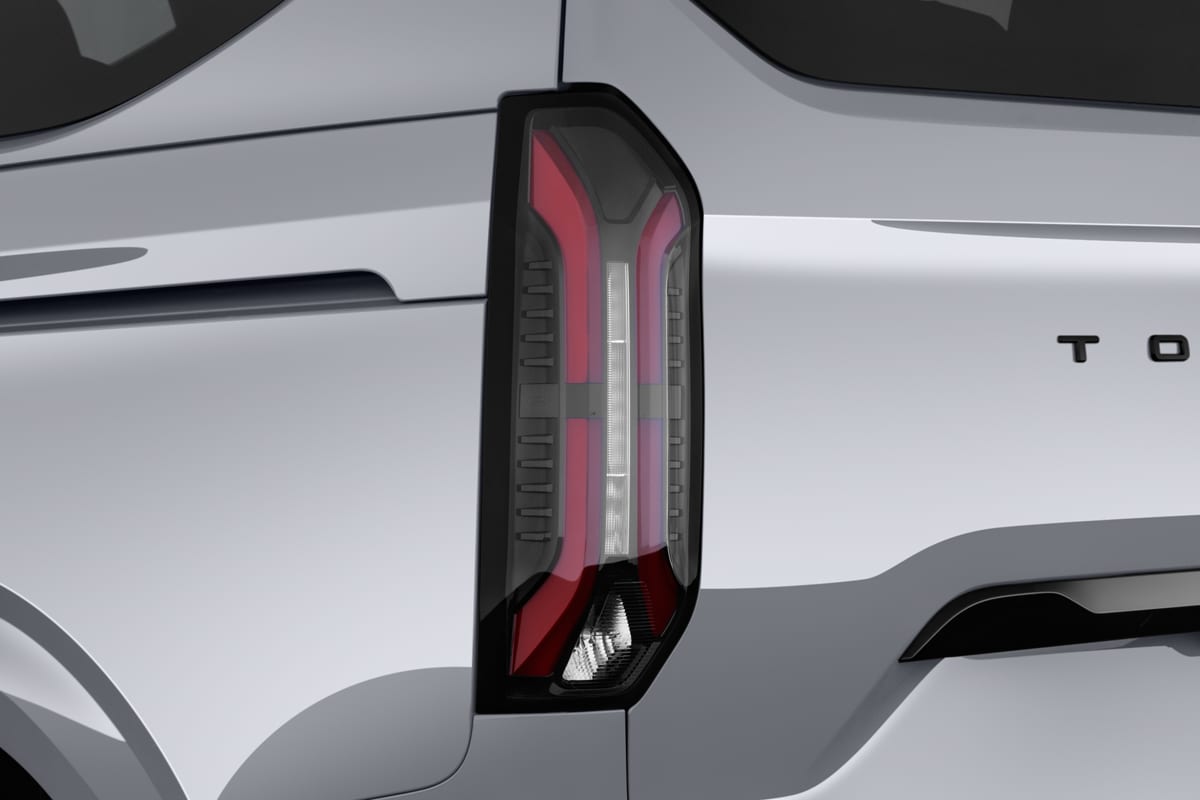 Heckleuchten eines Ford E-Tourneo Custom 