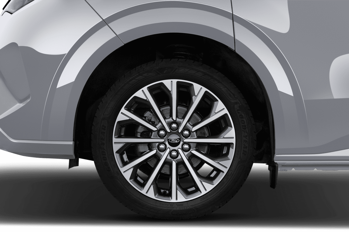 Radkappe oder Felge eines Ford E-Tourneo Custom 